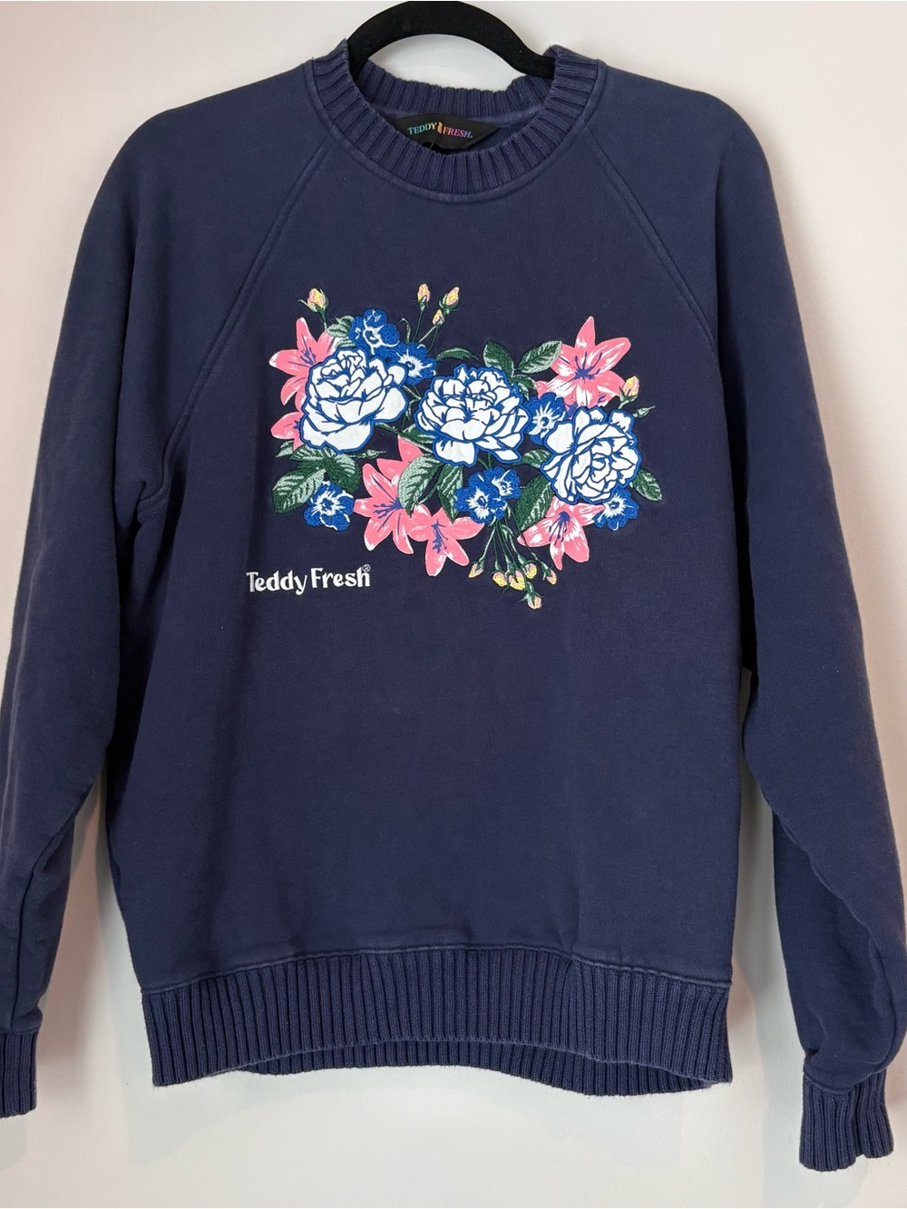 Teddy Fresh Flower Embroidered Raglan crewneck sweatshirt Small